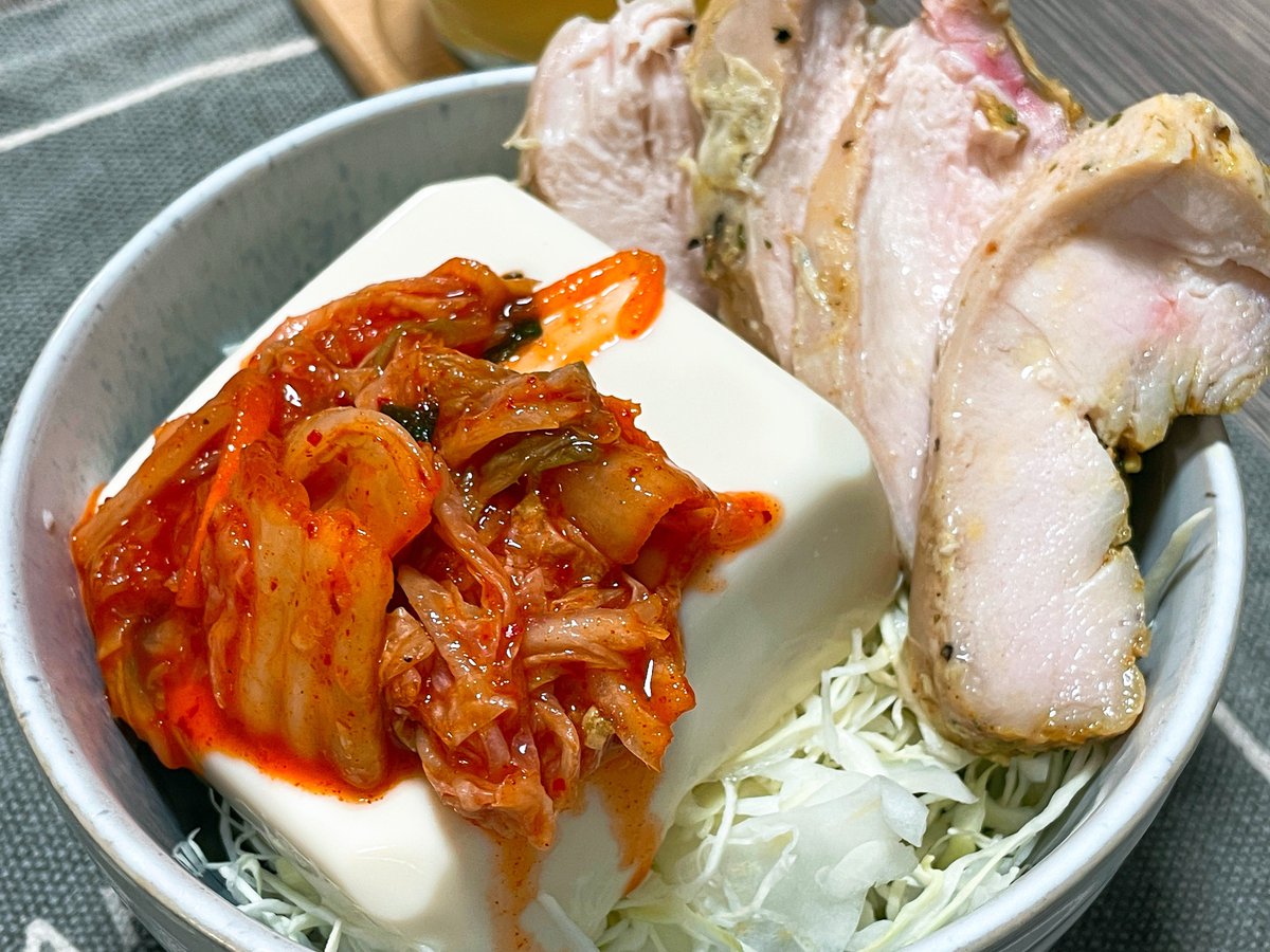 whisperyu's tweet photo. 今日の晩ごはん

リピート豆乳坦々スープ春雨
サラダチキン冷奴キムチサラダ
卯の花 https://t.co/Mlg578nB90