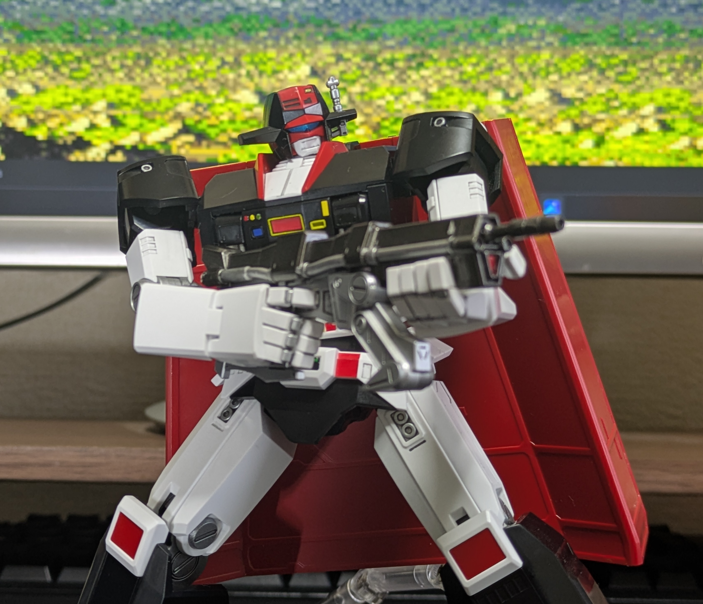 haganeG's tweet photo. ビスマルク完成！！(╹◡╹)ｵﾙｶﾞﾆｯｸﾌｫｰﾒｰｼｮﾝ!

変形重視のモデルなので塗装は軽め、基本銀色部分のみにしています。

可動や形状は大変満足ですが、マントがひたすら重い、
アクション用の差し替えパーツですら重いので、直立は不可能なのが残念（） https://t.co/I9owTo8Jg8