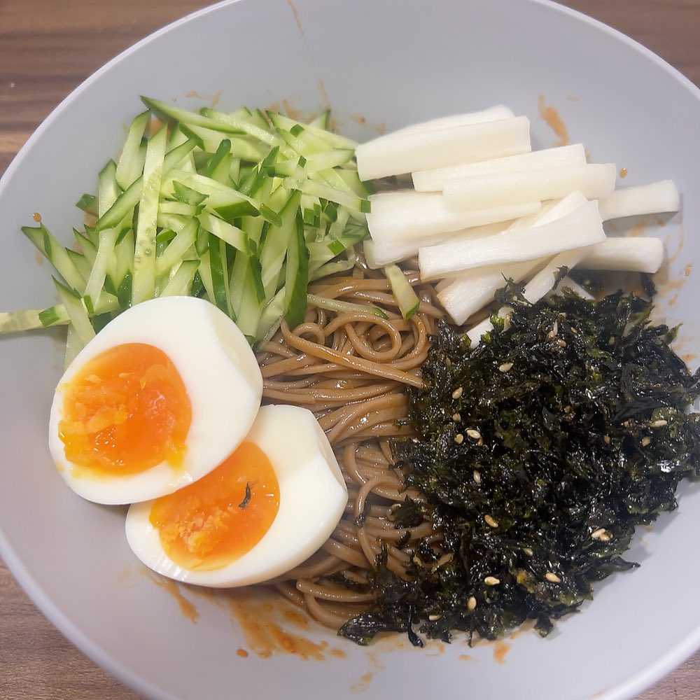 Ywpd_mc_'s tweet photo. 束の間でも勉強から逃げたくて作ったビビン蕎麦 https://t.co/lz676NlqCI