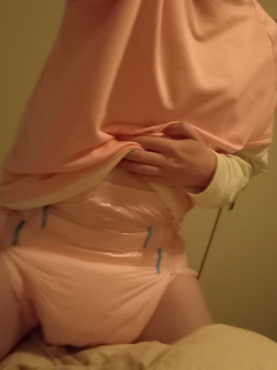 Lexigoesruff's tweet photo. I am back babies pinker then ever https://t.co/HRtl9Tw4Of
