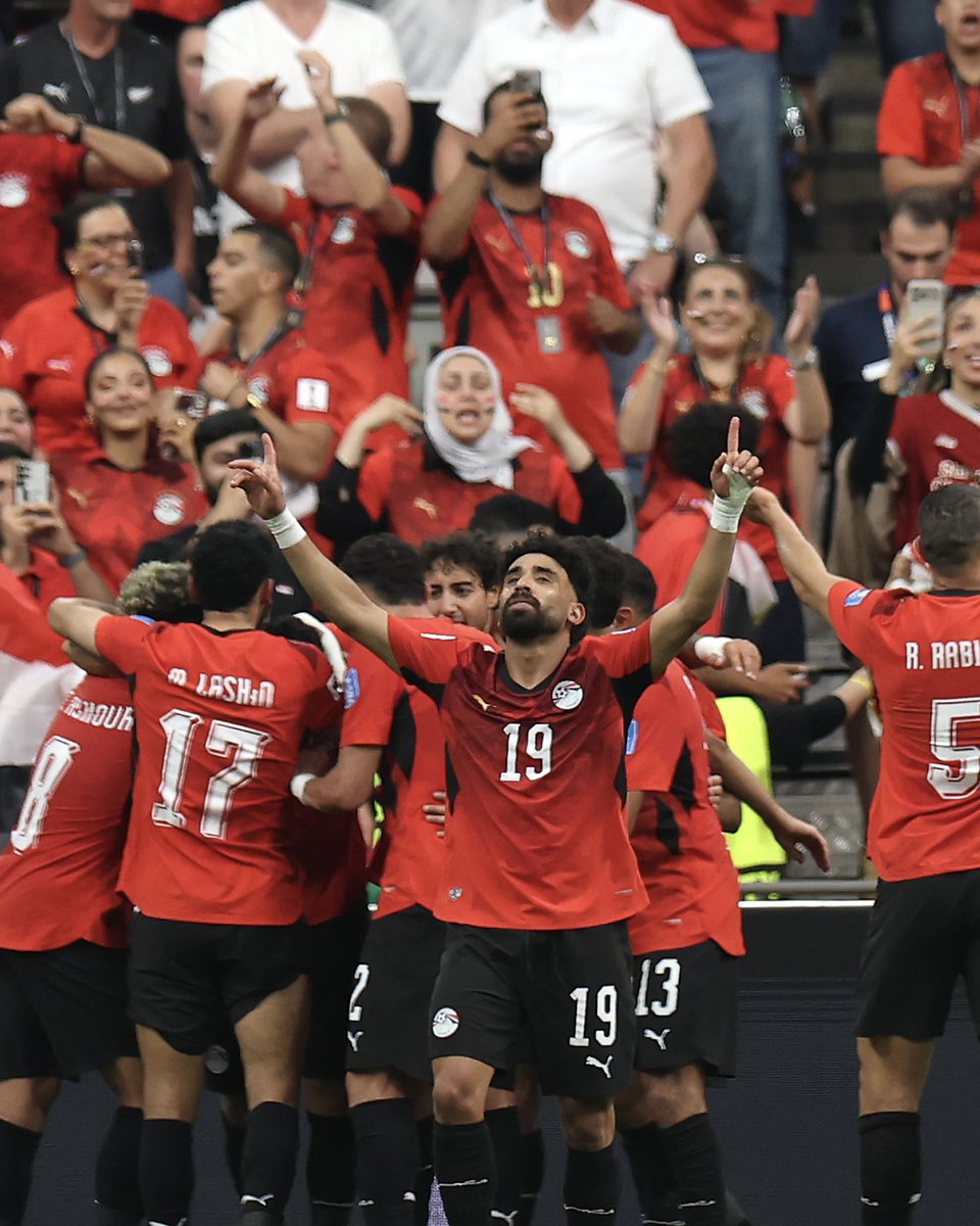 fifacom_ar's tweet photo. "بلادي بلادي بلادي، لكِ حبي وفؤادي" 🇪🇬♥

يا لها من ليلة رائعة لمصر! أول فوز لها على الإطلاق في كأس العالم FIFA  🏆 https://t.co/lCkVmm1zpa