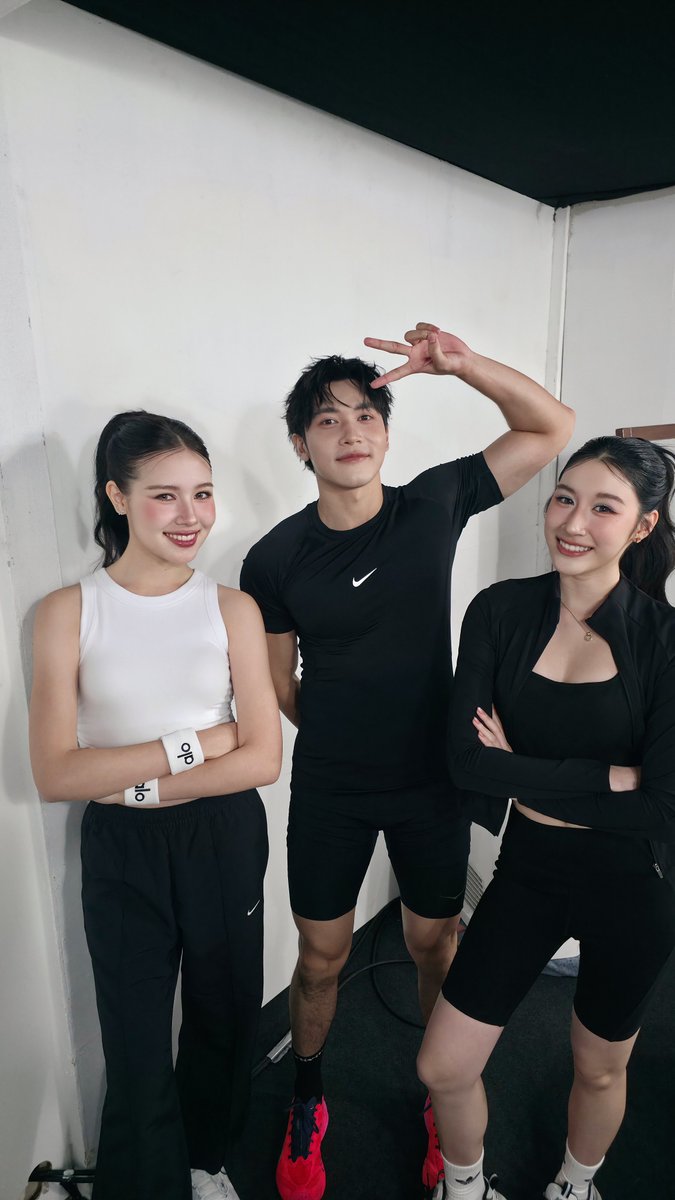BECMusicTH's tweet photo. สมิธ แคนดี้ นีญ่า พร้อมเต้นใหญ่กับทุกคนแล้วค่าา 

“ซีคอนเต้นไก่ ใส่คูณสาม ตอน CH3 เต้นใหญ่” 

#ซีคอนเต้นไก่ใส่คูณสาม 
#CH3เต้นใหญ่ #BECMusic https://t.co/8zBmXRvLk7
