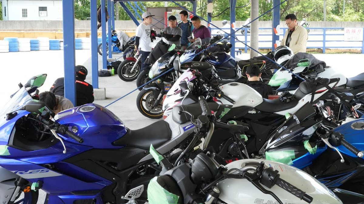 MotoDINER's tweet photo. 昨日6/21(日)は名阪ｽﾎﾟｰﾂﾗﾝﾄﾞで
#オルト 主催の #COFREERIDE　に出店
予定通り1人2食3食のﾂﾜﾓﾉだらけで
中には4食という超絶ﾂﾜﾓﾉも！😱
炸醤麺（ｼﾞｬｰｼﾞｬﾝﾒﾝ）が好評すぎて
早々に完売したけど
他は最後まで生き残って無事終了
前回の屈辱は果たせた（ドヤ顔ww） https://t.co/XVP3mWlmkW