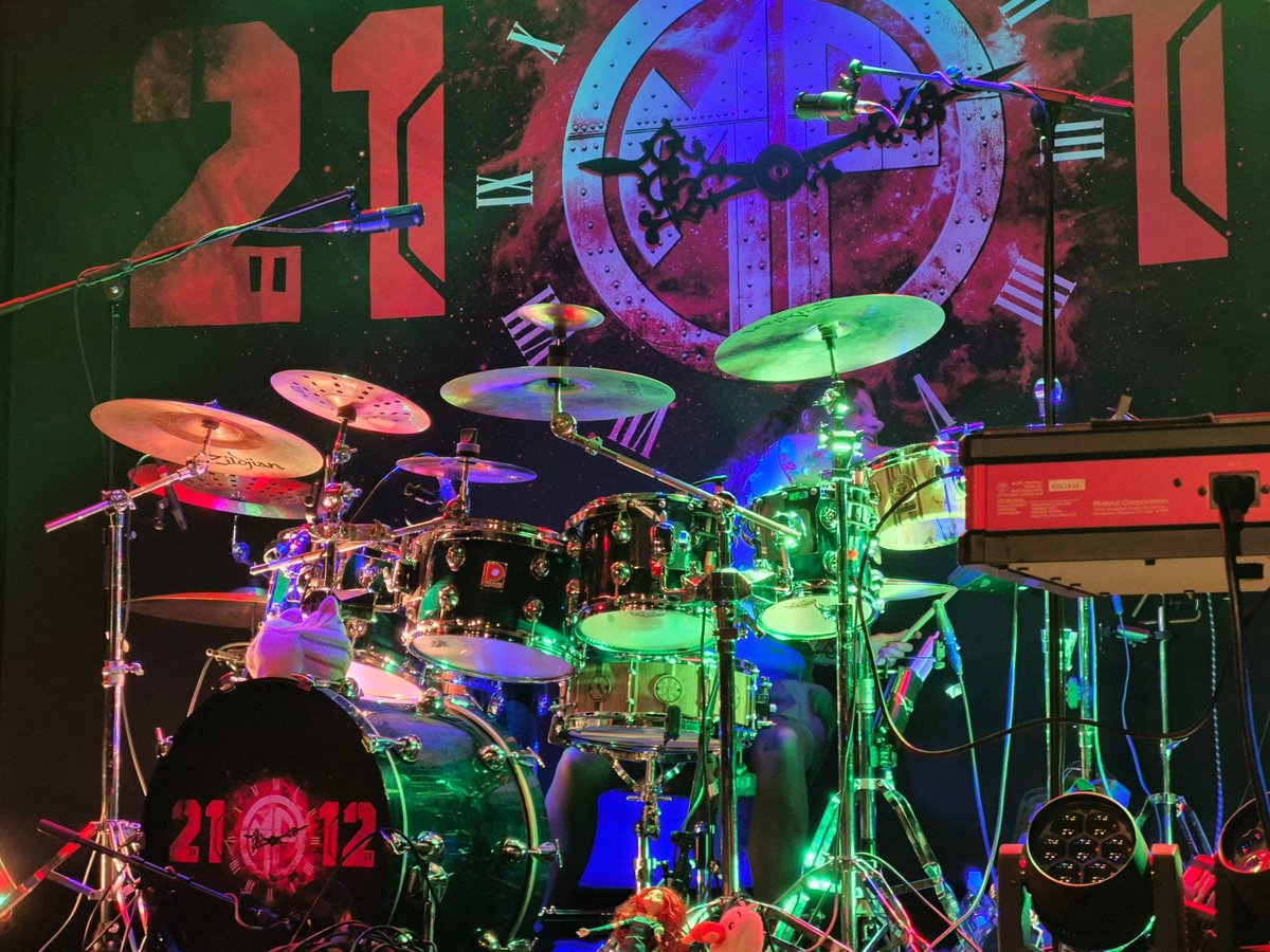 CathyHaglington's tweet photo. Saw the fab #Rush tribute band #MovingPictures for the third time in concert last Friday at #Tavistock #Wharf here in #Devon.
Set featured the whole of the 2112 suite, Xanadu, A Farewell To Kings, Cinderella Man, Spirit of Radio, and many more. https://t.co/zH4Il7WkMF