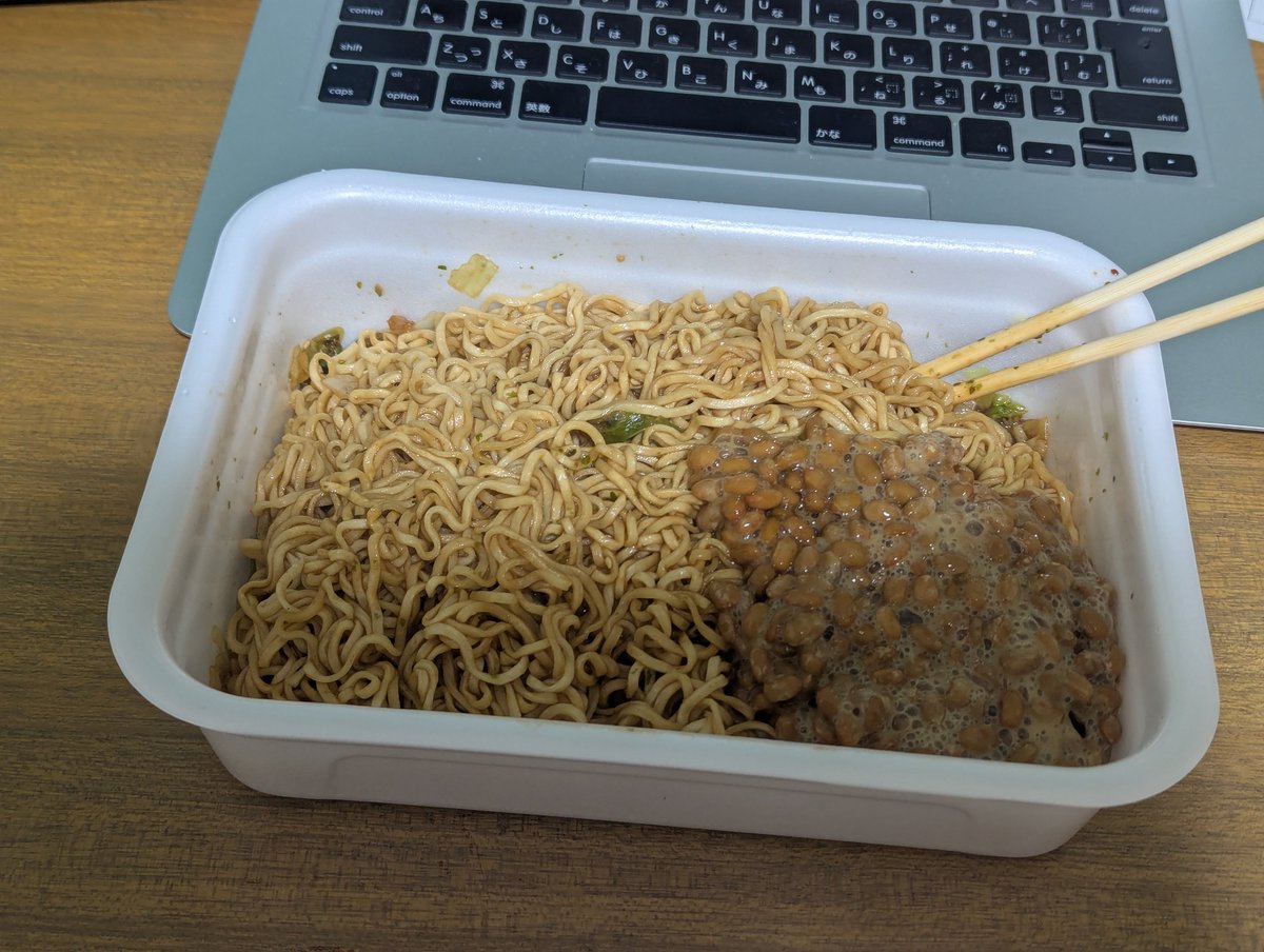 SE89315249's tweet photo. 夕飯でいただきました。
健康のために納豆追加。これでカロリーゼロ https://t.co/5wIQ239yOt