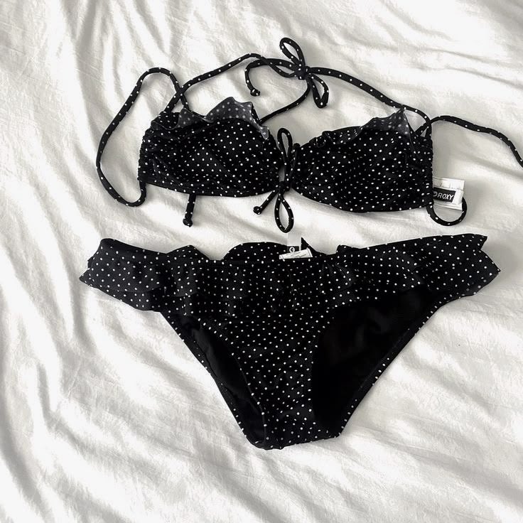 h0neyndmilk's tweet photo. not over black and white polka dots https://t.co/YRYEmJwvez