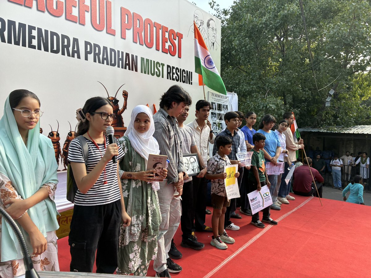 abhijeet_dipke's tweet photo. NEET aspirants at Jantar Mantar demanding Dharmendra Pradhan’s resignation https://t.co/2RylNjBtty