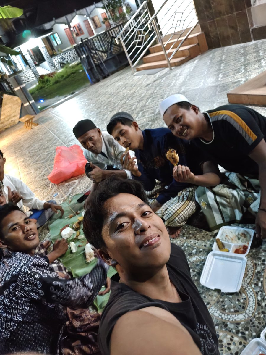 hansburhan2's tweet photo. Selesai acara haflah https://t.co/gWkJEvBodB