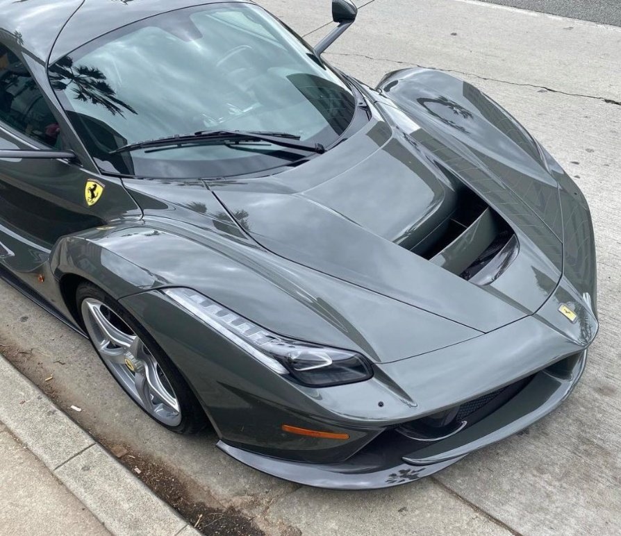 DailyFerrariTM's tweet photo. LaFerrari https://t.co/JqBRcpqCQv