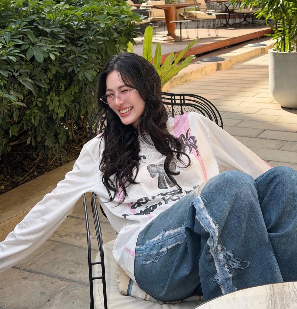 KMayaKwangbae's tweet photo. แว่นมานี่ 😭 https://t.co/yjGmFeZb5B