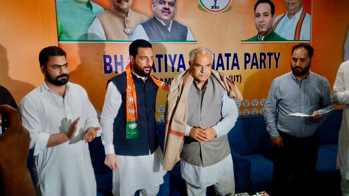 thenawakadal's tweet photo. Businessman Fayaz Ahmad Dar Joined the BJP in Srinagar in the Presence of senior BJP leader Ashok Koul and other Party Functionaries. https://t.co/GzSuUHFHLK