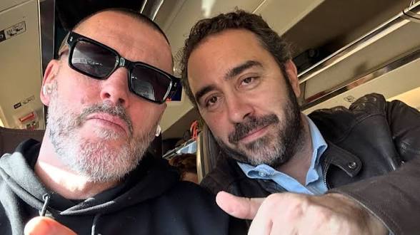 FonsiLoaiza's tweet photo. Víctor de Aldama, cabecilla y corruptor de la Trama Koldo y Ábalos, gozará de libertad. Se reunió con Juan Carlos I, organizó cacerías con banderas franquistas, hacía negocios en el palco del Bernabéu, su restaurante lo presentó Ana Botella, su escolta es Dani Esteve de Desokupa. https://t.co/9TV2S8k29W