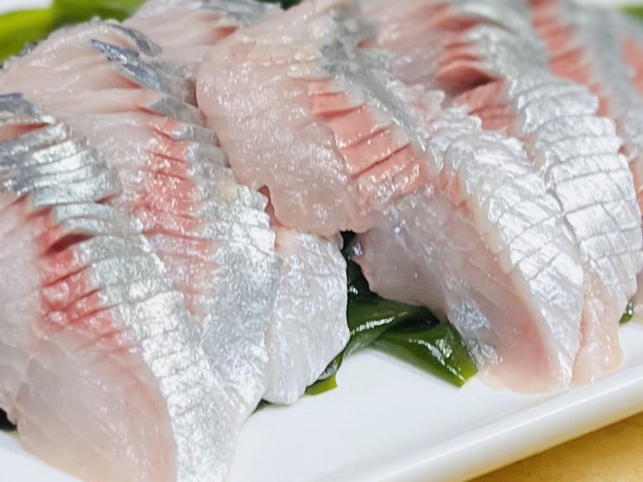 uokurai's tweet photo. 【生ニシン刺】
復活です!
アブラめっちゃのってます❗️
期間限定　お早めに‼️

#魚蔵居
#にしん https://t.co/jG6vdsSyVY