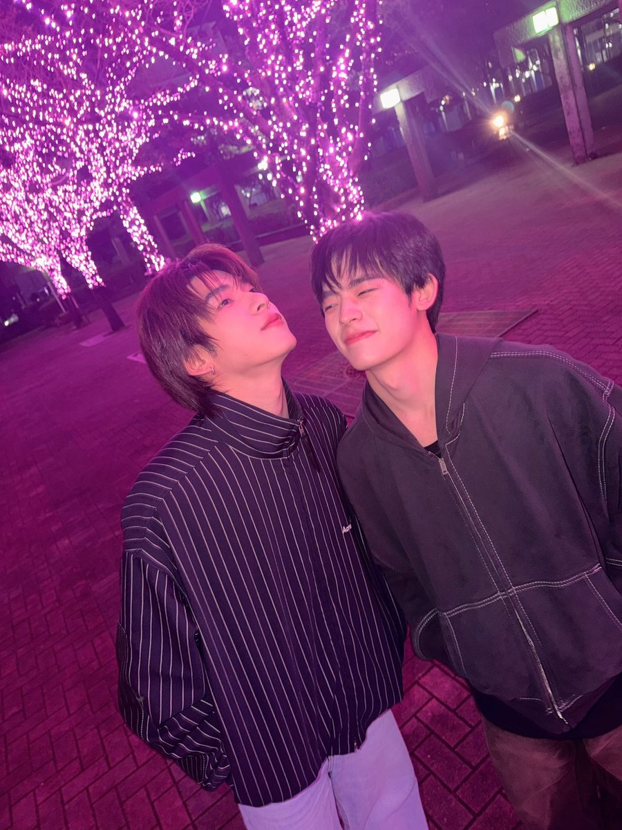 candycandy908's tweet photo. 仲良しすぎて愛しい💜🩵
#teeteepor https://t.co/wh9PAFOhXr