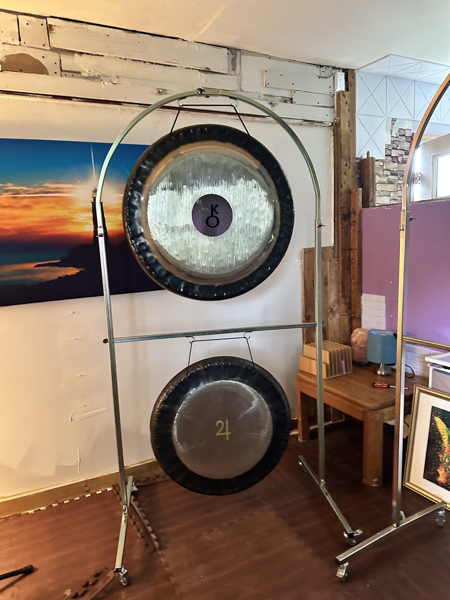 SoundasPresence's tweet photo. Today's gong tip: Instead of asking, "Am I doing this right?" try asking, "What am I noticing right now?" Listening begins with curiosity, not performance.
#Gong #SoundHealing #ListeningFirst https://t.co/Jr10LDmsoG