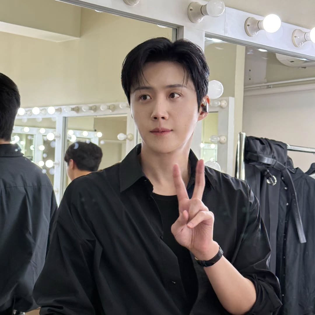 welovekimseonho's tweet photo. IG : seonho__kim Update💙

แคปชั่น : I 🩵 U. 🐰 🏃‍♂️ 😍 🍀🍀🍀🍀🍀🍀🍀 #Bangkok

-

ปล. ตอนนั้น Light box กำลังไล่เปิดไฟ สีเลยอาจไม่ถูกนะคะ พี่ซอนชอบความเรียลแหละเนอะ 😝

(1)
#KimSeonHo ◡̈ #คิมซอนโฮ #김선호
#LOVE_FACTORY_in_Bangkok https://t.co/XEBgkWLlle