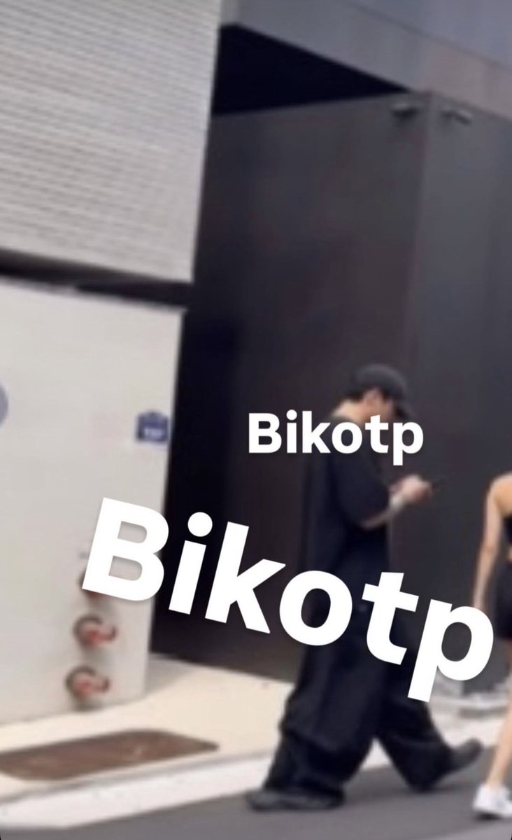 hidden0truths's tweet photo. Jungkook was seen with his fourth brand new girlfriend. https://t.co/lm6xwb3ct0