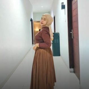 seosatu's tweet photo. Lowongan Kerja Terapis Spa Massage Hotel Wanita.
-
Tugas Kerja:

Menerima order dari aplikasi
Datang ke lokasi pelanggan (hotel, penginapan, apartemen) sesuai permintaan
Memberikan layanan terapi profesional
Menjaga kualitas pelayanan dan kepuasan pelanggan

SYARAT:

Wanita
usia minimal 25-55 tahun
Memiliki pengalaman spa, massage atau pijat profesional
Sopan, jujur, dan bertanggung jawab
Bersedia bekerja freelance (datang ke lokasi pelanggan)
Membawa minyak, handuk (peralatan massage)
Berpakaian sopan, datang tetap waktu berdasarkan jadwal order
Jujur dan ramah ke pelanggan

LAMAR : https://t.co/rN5Ld7SSqp