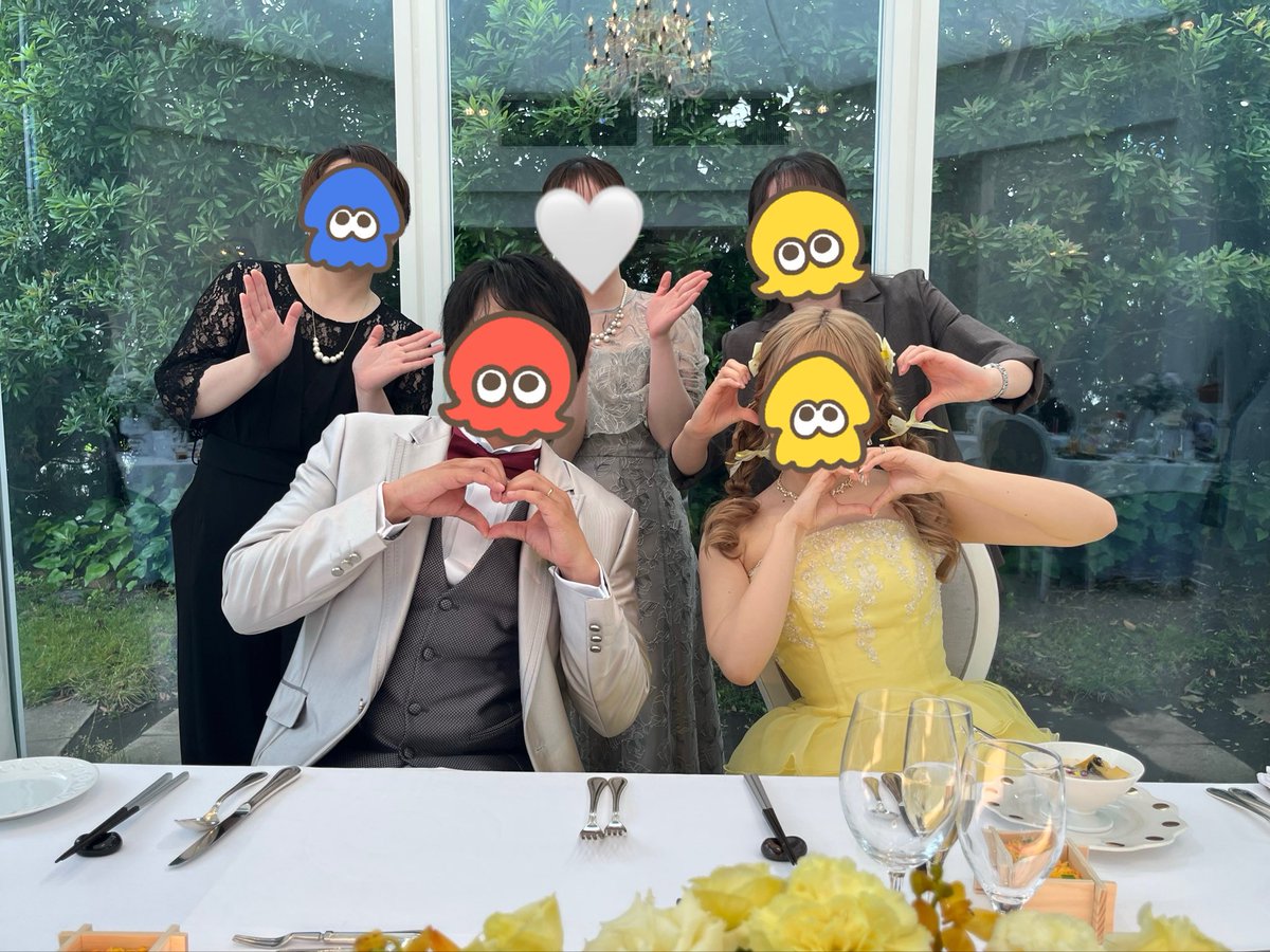 mochan_game's tweet photo. 6.19 結婚式でした🐙💍🦑

スプラ要素を絶対入れたくて、ゲストにクリームを塗ってもらうケーキセレモニーやって、そのケーキ入刀時には荒波ロデオ、ファーストバイトでウルトラ・カラーパルス流した🎶

お色直し後は推しポケ持って再入場したよ🧡

なななっち ひよちゃん
来てくれて本当にありがと🫶🏻 https://t.co/Gffrq6LSdN