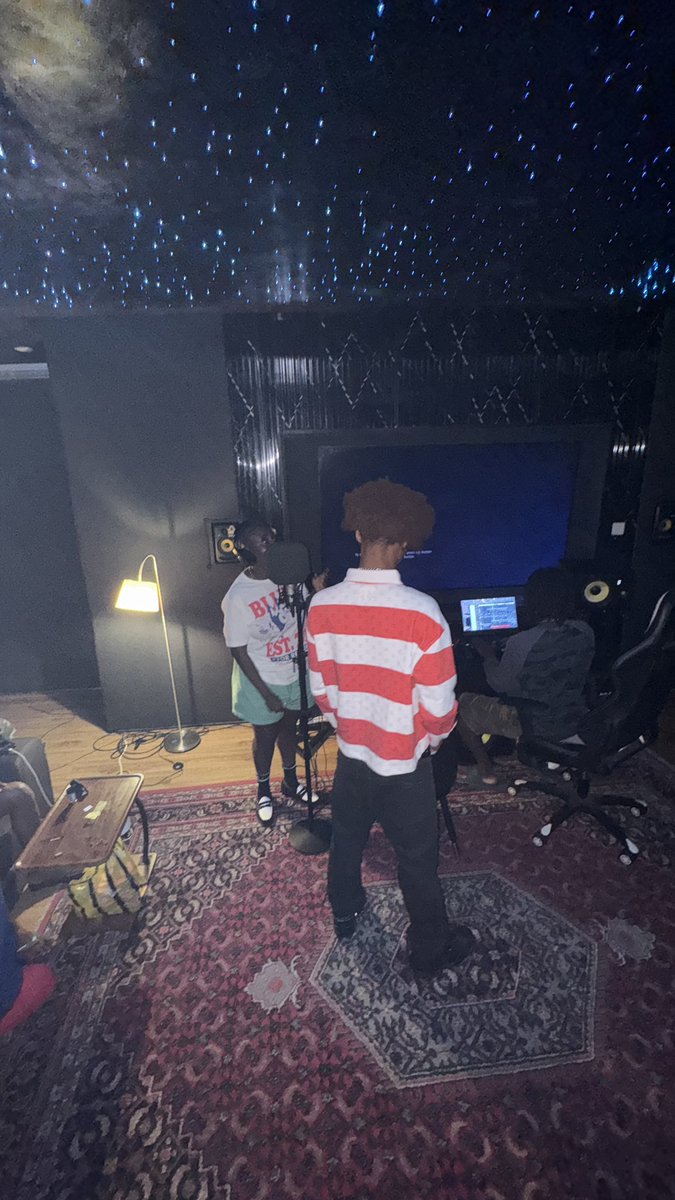 renzovrse's tweet photo. 📍: the yabz @TeniEntertainer 🔐💋 https://t.co/RoxNGid7HP