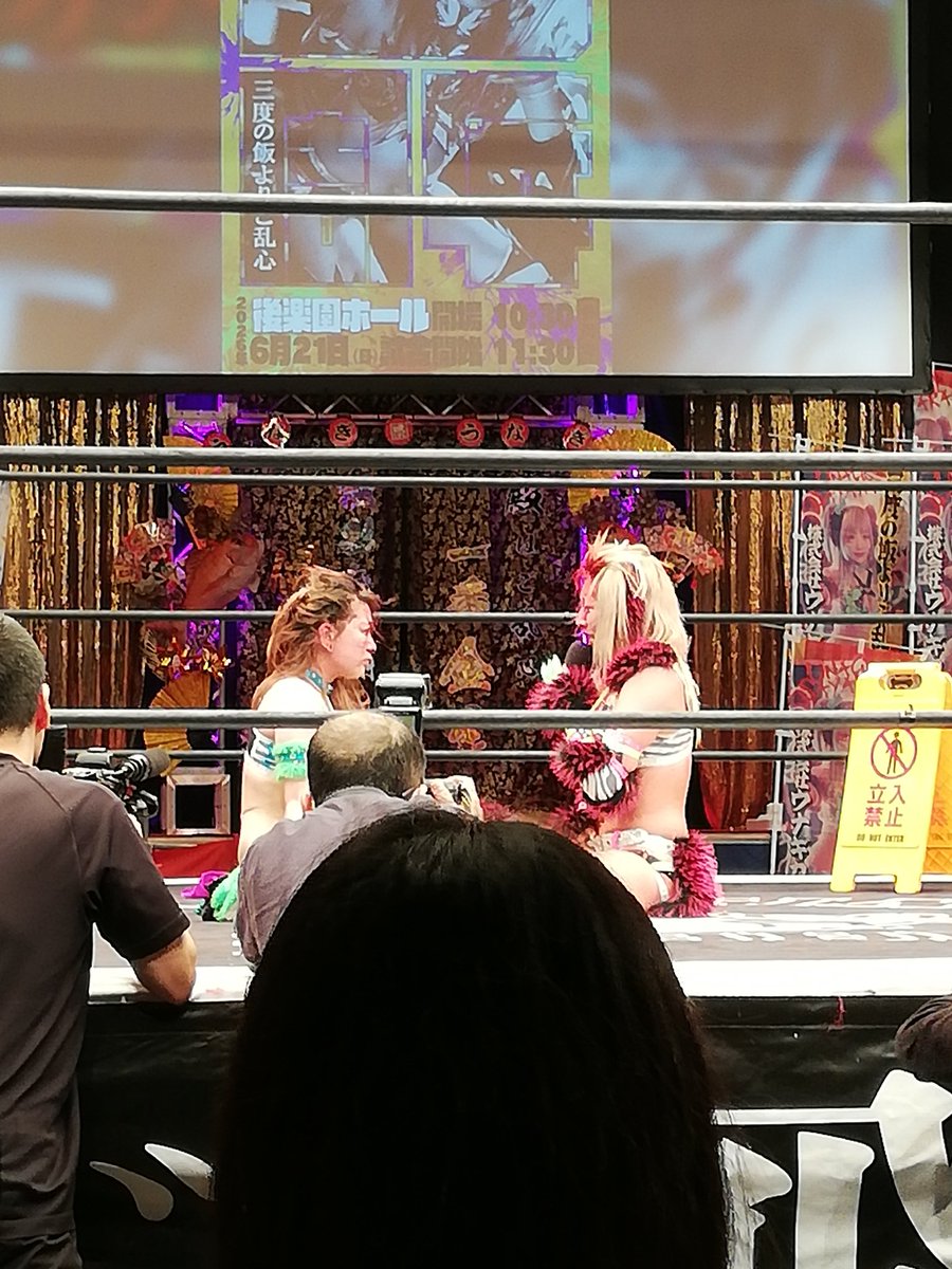 tkyukt's tweet photo. チバユウスケ曰く
「誰かが泣いてたら　抱きしめよう
誰かが笑ってたら　肩を組もう
誰かが倒れたら　起こせばいい
誰かが立ったなら　ささえればいい
それだけでいい」

抱きしめて起こしてあげる事は一部の人はやる
この先の肩を組んでささえる人はなかなか居ない

それが #ウナギ・サヤカ https://t.co/RR46F1Y4Jj