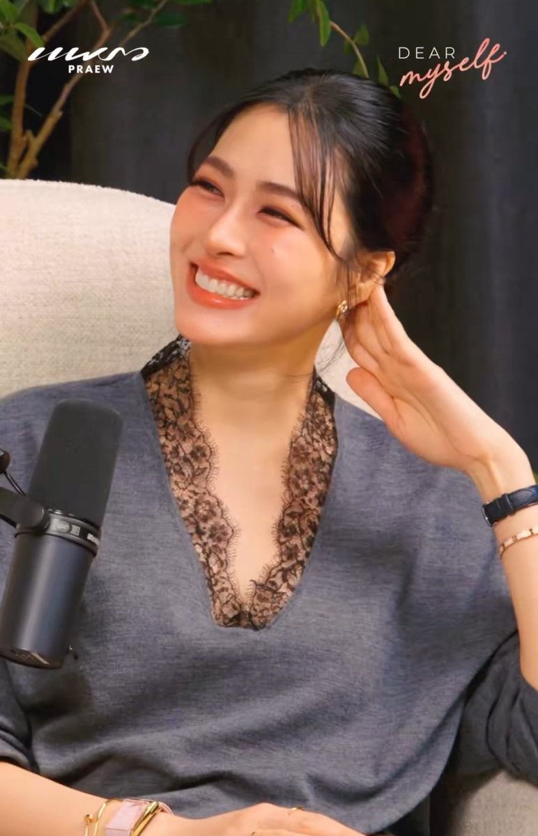 beminefame's tweet photo. ตอนที่คุณบอกว่าผมดูรักคุณจัง ผมนั่งยิ้มตาปิดอยู่ท่านี้ https://t.co/RPNAsPMGbX