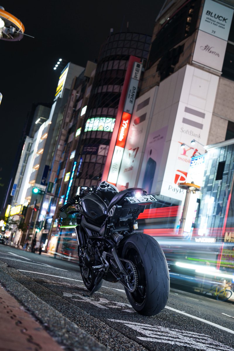 1RA_SAa's tweet photo. 夜中の渋谷 https://t.co/GtIDBTbo0i