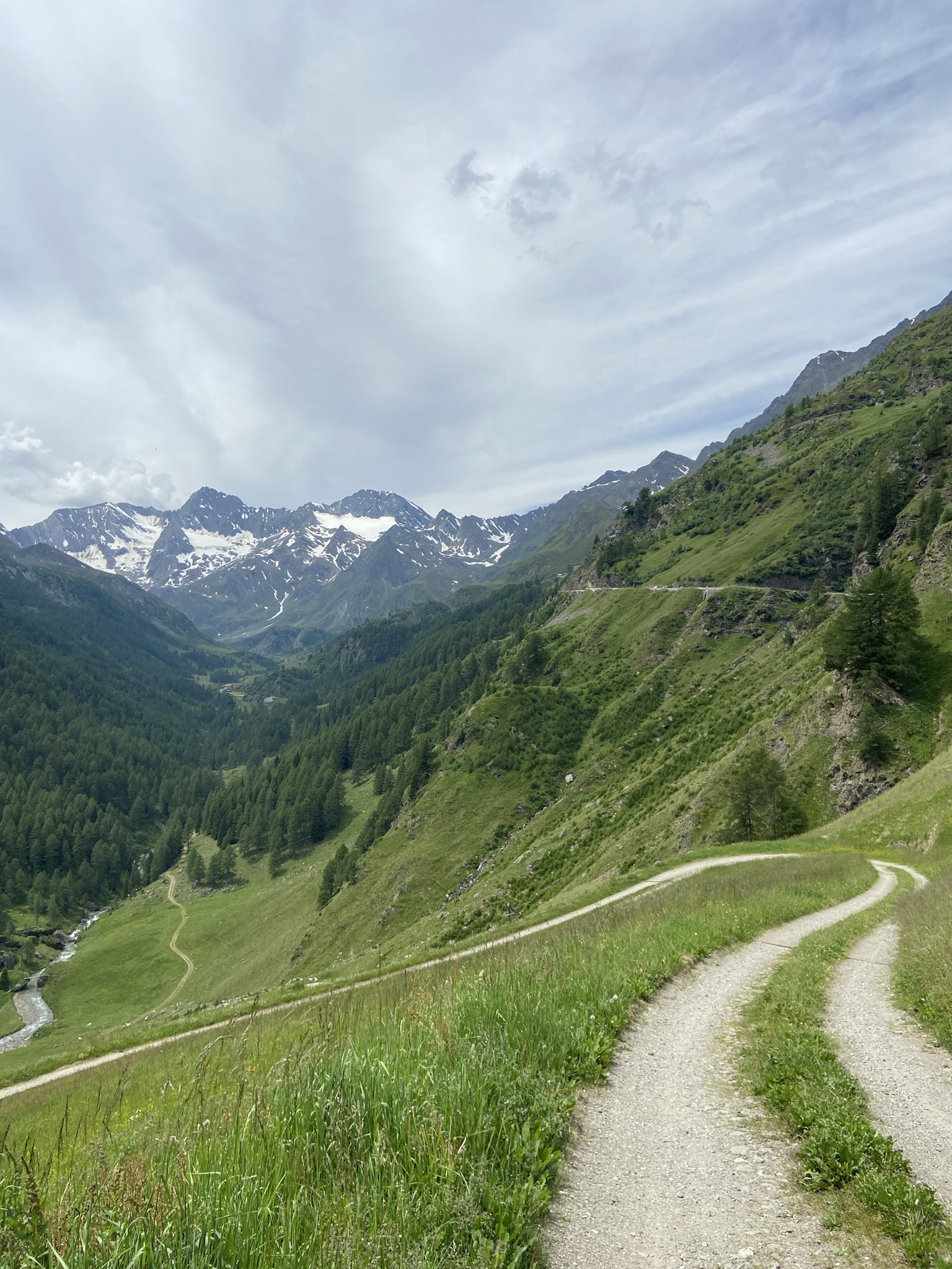 3 pic. I’ve finally arrived in Munich, the last stop of this trip. Yesterday’s drive was incredible. crossing the Italy Austria border at altitude 2500m through the Alps. This could be one of the best memories of this trip. https://t.co/OXekEVHs0U