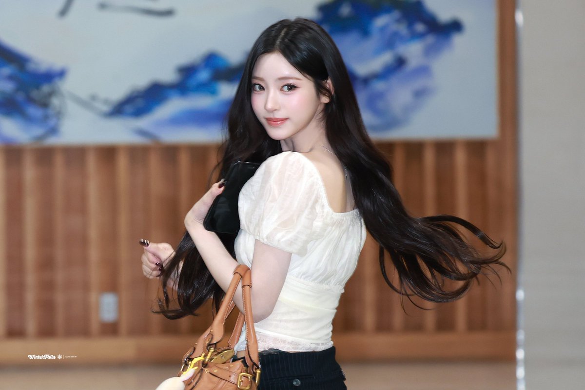 tanakadoll's tweet photo. actual princess oh I feel sick https://t.co/zpSij5H4uy