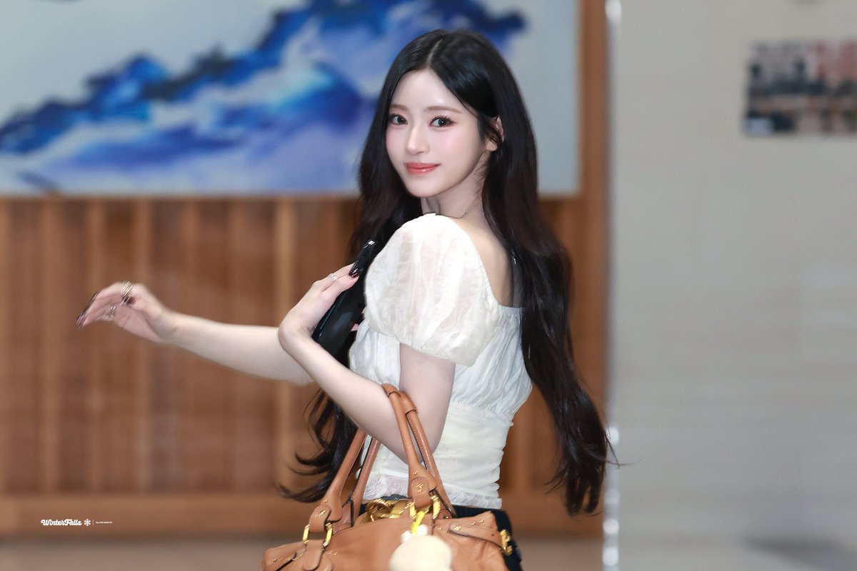 tanakadoll's tweet photo. actual princess oh I feel sick https://t.co/zpSij5H4uy