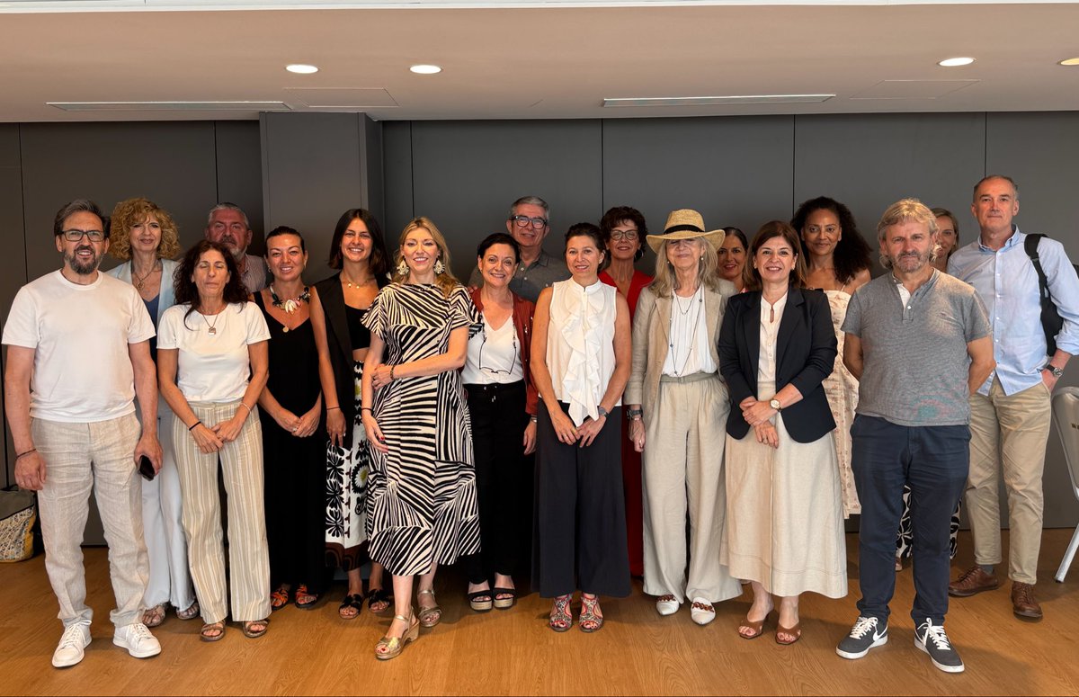 OPCNavarra's tweet photo. @montseoyague @opcspain @TresReyes_Htls Gracias a todas las personas por acompañarnos en el inspirador encuentro de hoy, a las ponentes y a todas las entidades y que hacen posible @OPCNavarra.

Gracias @montseoyague y @opcspain. https://t.co/1JXhYHht6Z