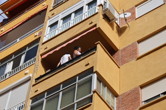 Ernesto_Alba's tweet photo. La situación de emergencia habitacional que vive #Málaga es insostenible. Hoy ha sido María Teresa la que ha estado al borde de ser desahuciada. Hemos ganado 4 días.

Las instituciones deben actuar ya para que todas las personas que estén en esta situación tengan una alternativa. https://t.co/qS6RlGczXM