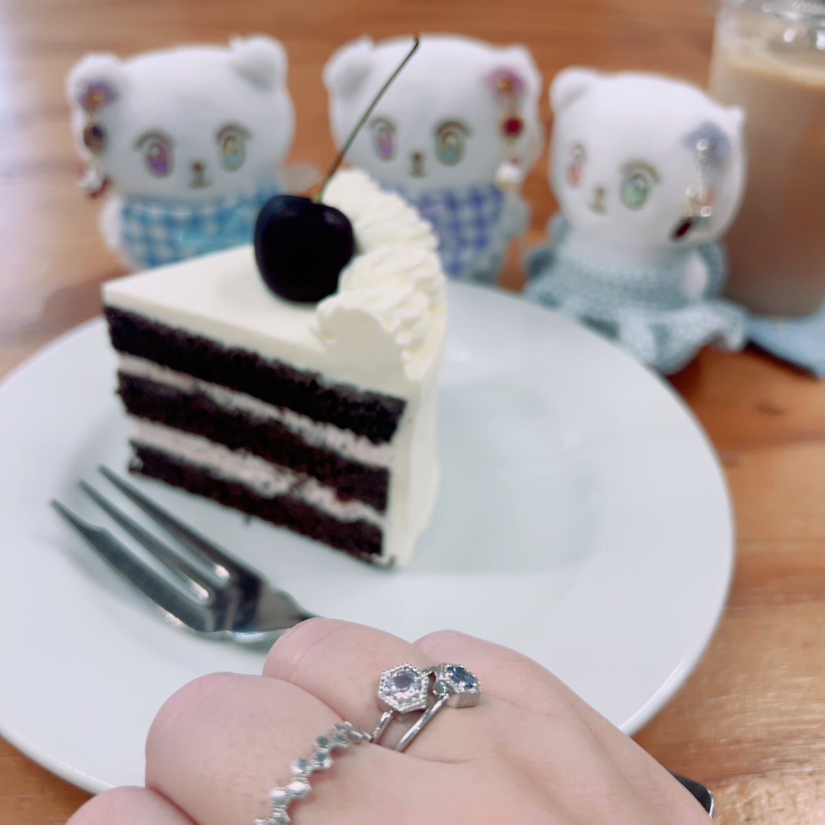 yukimi_chocolat's tweet photo. 今日はみんな連れてきた🍰
#myjuvelia
#じゅべねこのいる生活 https://t.co/4STiinQcTb