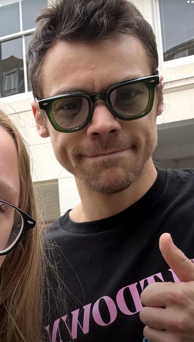 em0harry's tweet photo. frogrry 🥹 https://t.co/TKO5BKLSmN