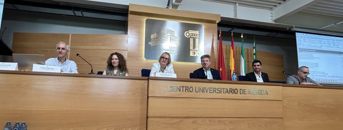 infouex's tweet photo. 📊 La #UEx celebró en @CUMe_UEx  las II Jornadas de Calidad y Buenas Prácticas para seguir fortaleciendo la cultura de la calidad universitaria

🤝 Responsables compartieron experiencias sobre indicadores, gestión documental, formación y comunicación 

✅https://t.co/odfEutDt0G https://t.co/8WEfMSwpsu