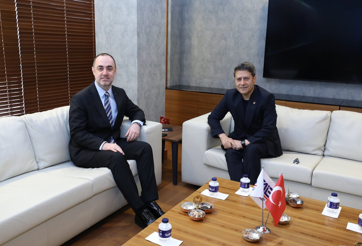 AliSahin501's tweet photo. Güneydoğu Anadolu İhracatçılar Birliği (GAİB) Başkanlığına seçilen Mete AKCAN Bey kardeşimi ziyaret ederek tebriklerimizi sunduk, şehr-i ticaret Gazi şehrimizin küresel ticaret potansiyelini ve maruz kalacağımız muhtemel meydan okumalarımızı değerlendirdik. 

@meteakcan @GaibGaziantep