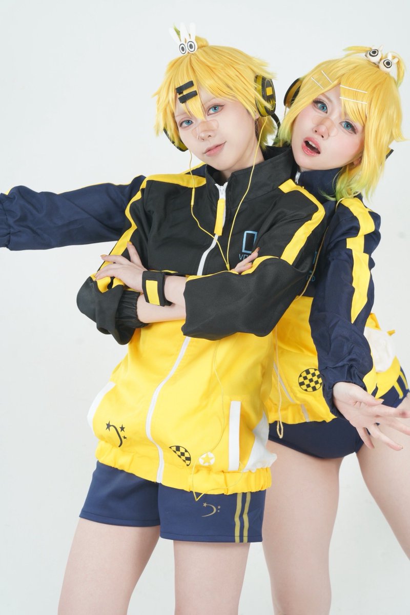 mo_chi_0_'s tweet photo. ⚠︎︎Cosplay⚠︎︎

スタイリッシュエナジー L/R
          鏡音リン・レン

photo : @cinemoviePhoto さん https://t.co/vxkJLVeLvX