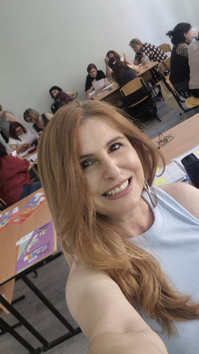 samayaiza's tweet photo. Les enseignants du #Français🇨🇵 des écoles et lycées de l'#Arménie ont démarré l'étape suivante du renforcement de leurs capacités ! 
Je suis heureuse de les guider dans le monde du #FOS !
Bon déroulement de formation à nous 🙂 https://t.co/40j8xJf5Lz