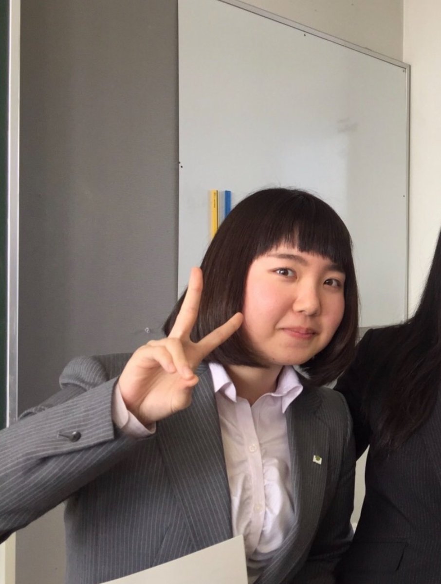 nepi_first's tweet photo. ⬅️17歳高校2年生    27歳看護師6年目➡️

今の方若返ってる現象なに⁉️⁉️笑笑

#垢抜け
#ダイエット
#整形 https://t.co/twH46kacth