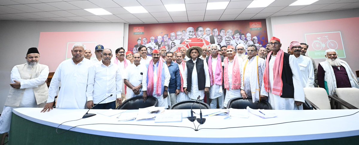 yadavakhilesh's tweet photo. सपा कार्यालय। https://t.co/bTmdBlytvR