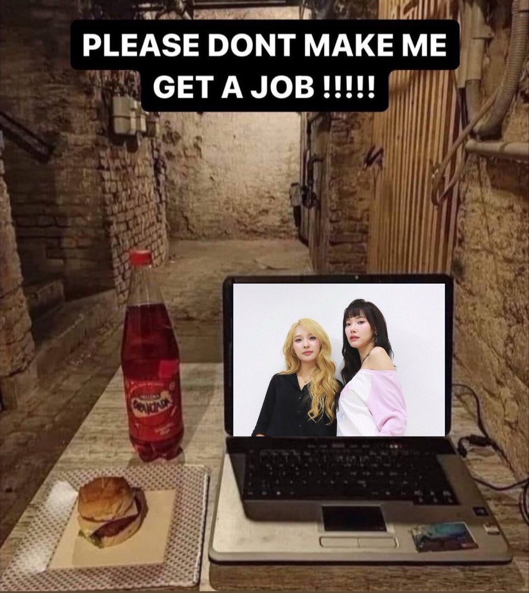 janjingluvr's tweet photo. i wish stanning janjingjing was a job https://t.co/eMVaijdgH2
