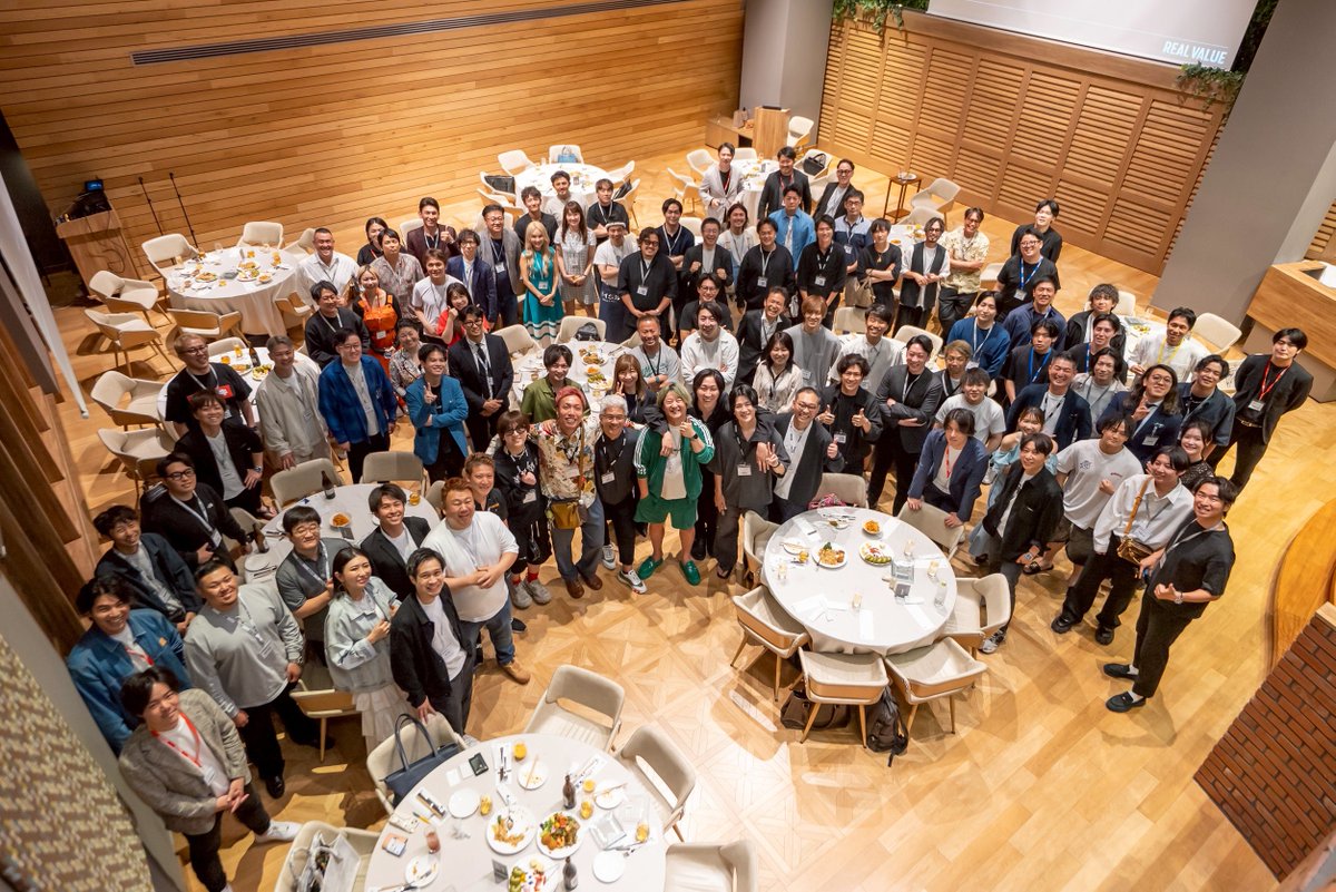 HDyuukimizuhata's tweet photo. REAL VALUE STANDARDが発足して3ヶ月半で入会企業が50社を突破しました。

御入会された会員の皆様、普段運営に協力頂いているMAFIAを初め、アドバイザリーボードの皆さん、本当にありがとうございます。

経営者コミュニティは世の中にたくさんありますが、会員数を増やすこと自体が目的になっているケースも少なくありません。

僕たちの目的はそこではなく、

会員企業の売上や利益を伸ばすこと。
そして経営者自身の成長に貢献することです。

営業、採用、組織づくり、AI活用、SNS運用、資金調達。

経営環境はものすごいスピードで変化しています。

だからこそ経営者には、
学ぶ力だけでなく、正しく意思決定する力とスピードが求められます。

もちろん自己流でもある程度は成長できます。

ただ、これまで数千人の経営者と関わる中で、

伸び続ける人ほど、
良い仲間に囲まれ、
良い情報に触れ、
良い意思決定をしている。

これは間違いなく共通点だと感じています。

SNSやAIが当たり前になった今、

「何をやるか」より「誰とやるか」の重要度が増しています。

REAL VALUE STANDARDは
経営者同士が本音で語り合い、高め合い、学び合って結果にこだわる場所であり続けたいと思います。

100社、200社と増えても、
一社一社の成長に向き合う姿勢を変えず、より多くの起業家が成功できる場所にしていきたいと思います！