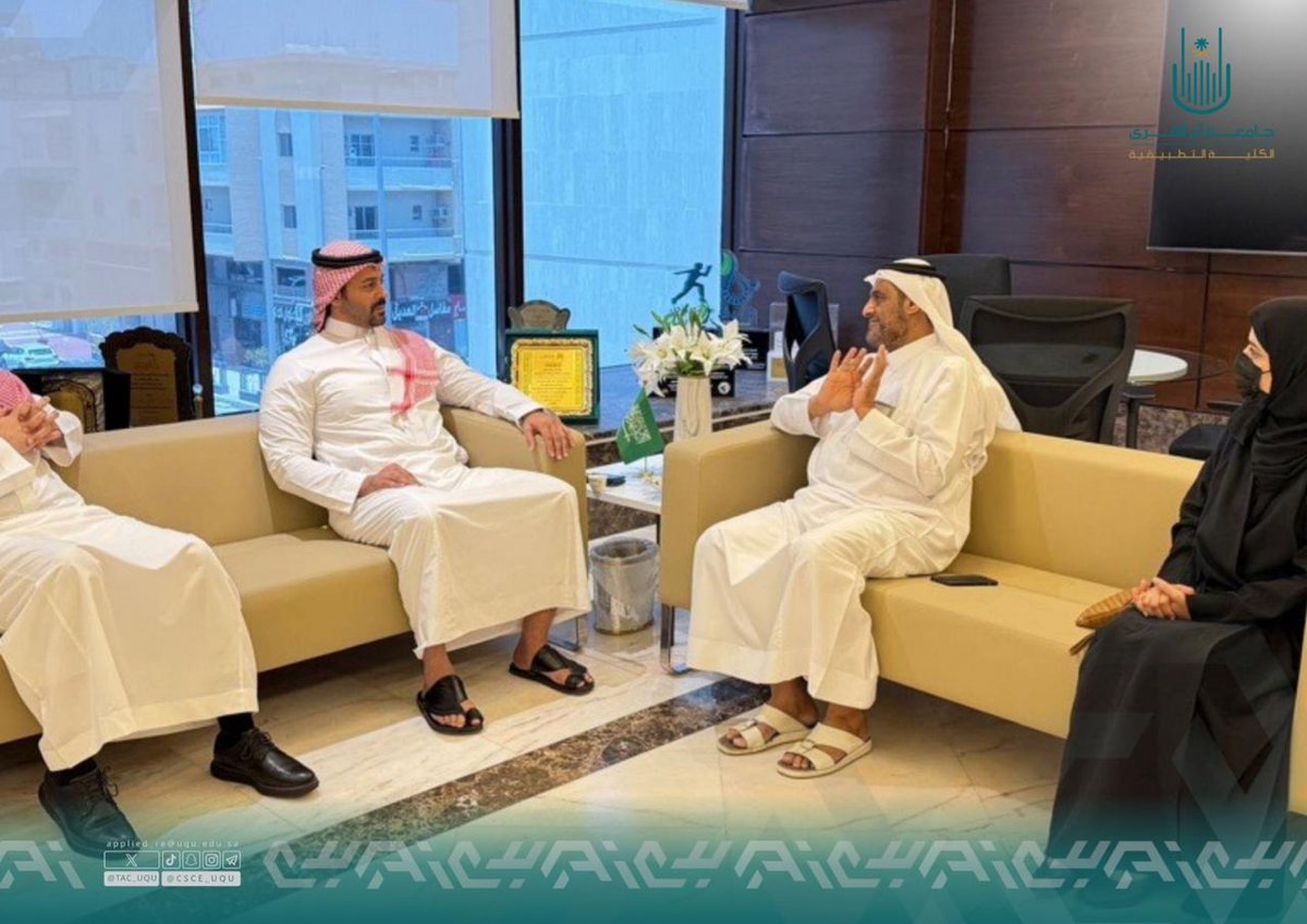 TAC_UQU's tweet photo. في إطار سعي الكلية التطبيقية إلى تعزيز التكامل مع الجهات ذات العلاقة، وتوسيع مجالات التعاون في التدريب والتأهيل والتمكين المهني بما يدعم الكفاءات الوطنية ويواكب احتياجات سوق العمل؛ اجتمع سعادة الرئيس التنفيذي للكلية التطبيقية  بمدير عام فرع وزارة الموارد البشرية والتنمية الاجتماعية بمنطقة مكة المكرمة الأستاذ عبدالله بن عبدالرحمن إسماعيل، حيث جرى خلال اللقاء استعراض برامج ودبلومات الكلية التطبيقية، وبحث فرص التعاون المشترك بما يعزز مواءمة المخرجات التعليمية والتدريبية مع متطلبات سوق العمل.