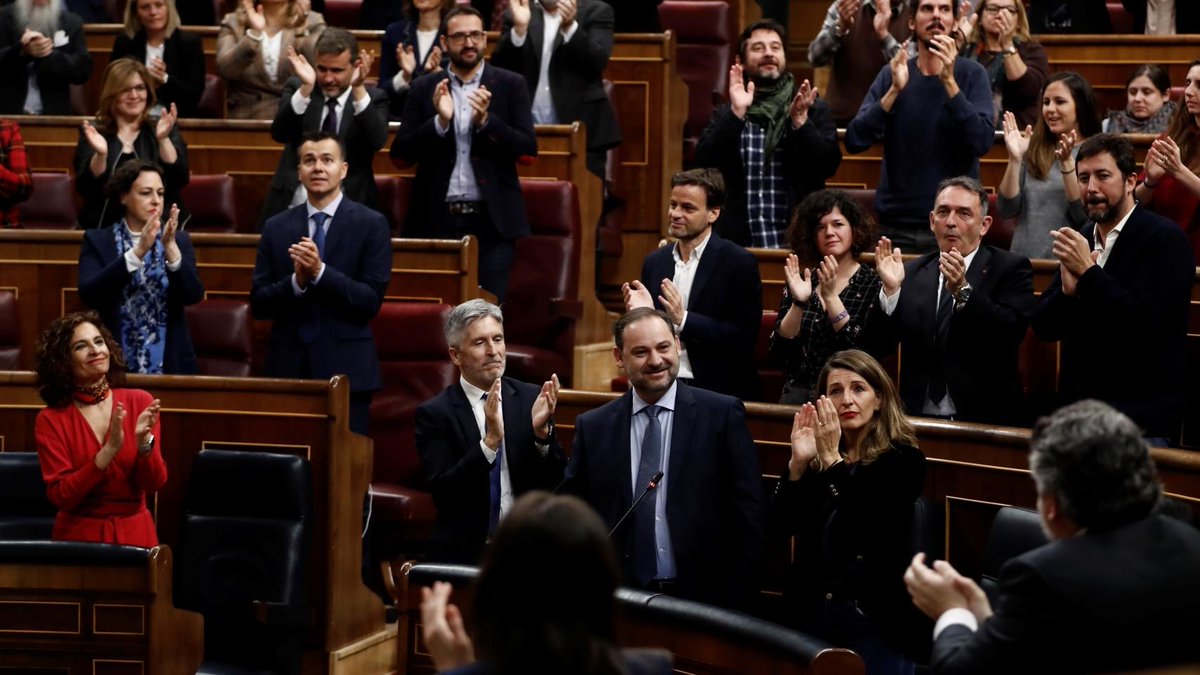 Capitana_espana's tweet photo. El director de la moción de censura por corrupción condenado a 24 años de cárcel por corrupción. https://t.co/co2qXVumZl