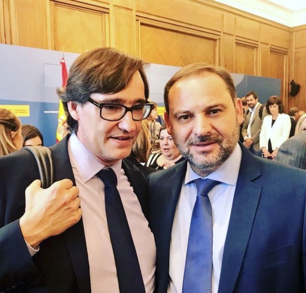 lindepemarica's tweet photo. @3CatInfo @frabarriga I el que era ministre de sanitat no en sabia res? O que es imbècil retrassat, o molt llest o li queden 3 telediaris. https://t.co/FP5Bys5PcI