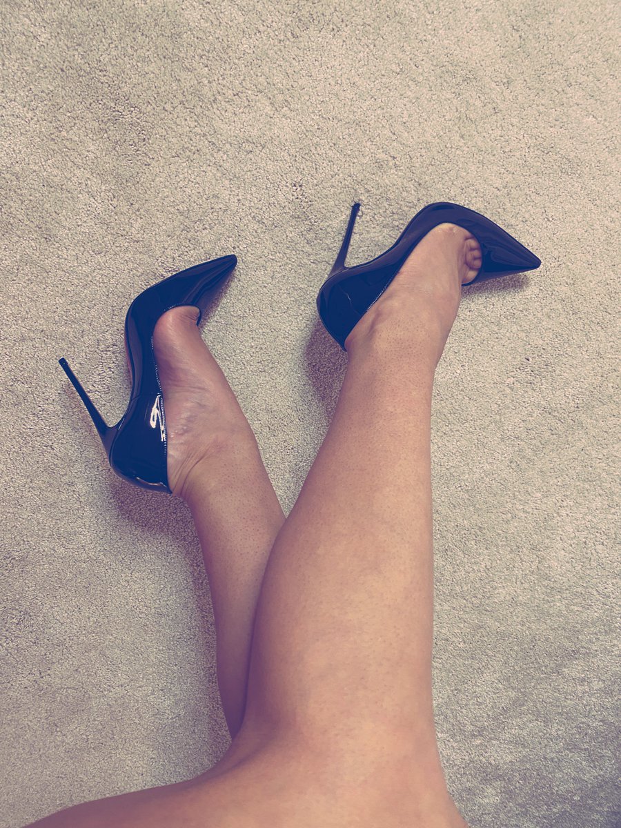 Ashleyjaybs's tweet photo. @RTLoveFeet Heel addict here, owning over 200 pairs of high heels. https://t.co/OKw3xGG4xC