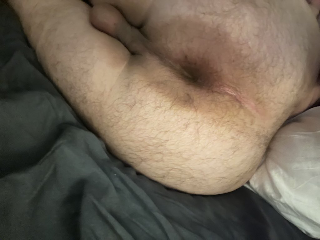 Ev_soil's tweet photo. First thing you see waking up next to me https://t.co/j8LnGkzg4o
