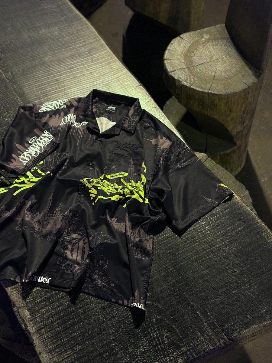 LEFLAH_TOKYO's tweet photo. COMBO BREAKER x LEFLAH
⁡
格闘ゲームシーンを軸に世界中のプレイヤーとファンが集まるアメリカ・シカゴ発のゲームフェス「COMBO BREAKER」とLEFLAHによるコラボレーションアイテム
⁡
勝負の緊張感、プレイヤーたちの熱気、根付くカルチャーをLEFLAHのフィルターで落とし込んだスペシャルアイテム。
⁡
6月21日（日）より販売開始。
LEFLAH各店舗とLEFLAH WEBSHOPにて発売。
⁡
LEFLAH WEBSHOP： https://t.co/cXdcNDWt4r
⁡
COMBO BREAKER OFFICIAL SITE： https://t.co/HZWlQsYMd1
⁡
@combobreakerfgc
@TheHadou