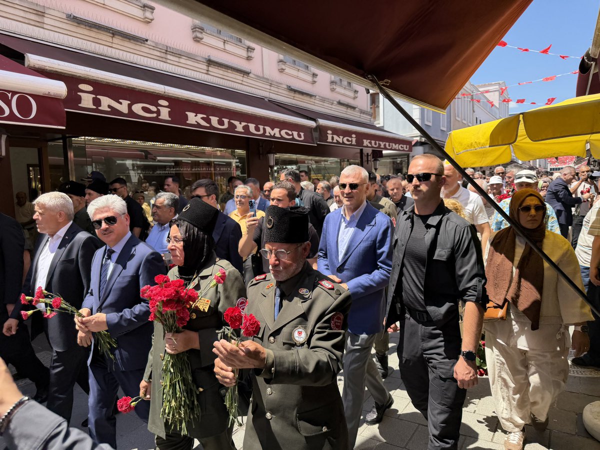 akgunaltug1's tweet photo. 21 Haziran Adapazarı’mızın düşman işgalinden kurtuluşunun 105. yıl dönümü vesilesiyle Sakarya Valimiz Sayın Rahmi Doğan’ın öncülüğünde kıymetli Gazilerimiz ve il protokolümüzle birlikte tarihi Uzun Çarşımızda bir araya gelip geleneksel yürüyüşümüzü gerçekleştirdik, kahraman ecdadımızı dualarla andık. 

Bir kez daha bu toprakları bizlere vatan tüm kahraman ecdadımızı rahmet, minnet ve saygıyla anıyorum.🇹🇷