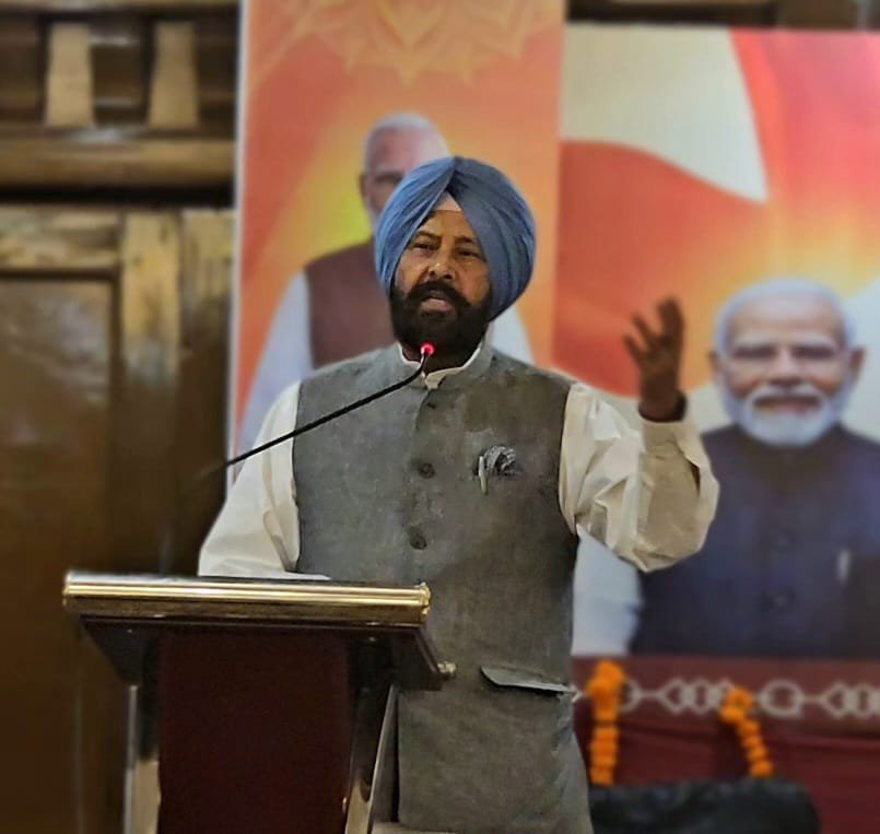 KewalDhillonPB's tweet photo. ਭਾਜਪਾ ਦੇ ਰਾਸ਼ਟਰੀ ਪ੍ਰਧਾਨ ਸ਼੍ਰੀ ਨਿਤਿਨ ਨਬੀਨ ਜੀ ਦੇ ਨਾਲ ਲੁਧਿਆਣਾ ਵਿਖੇ ਆਯੋਜਿਤ 'ਯੁਵਾ ਮਿਲਣੀ' ਵਿੱਚ ਸ਼ਿਰਕਤ ਕੀਤੀ। ਜਿੱਥੇ ਨੌਜਵਾਨਾਂ ਦਾ ਭਾਰੀ ਉਤਸ਼ਾਹ ਅਤੇ ਵਿਸ਼ਵਾਸ ਦੇਖਣ ਨੂੰ ਮਿਲਿਆ। ਪੰਜਾਬ ਦਾ ਯੁਵਾ ਅੱਜ ਬਦਲਾਅ, ਵਿਕਾਸ ਅਤੇ ਨਸ਼ਾ-ਮੁਕਤ ਭਵਿੱਖ ਲਈ ਭਾਜਪਾ ਨਾਲ ਮਜ਼ਬੂਤੀ ਨਾਲ ਖੜ੍ਹਾ ਹੈ। ਨੌਜਵਾਨਾਂ ਦਾ ਇਹ ਵਿਸ਼ਵਾਸ ਆਉਣ ਵਾਲੇ ਸਮੇਂ ਵਿੱਚ ਪੰਜਾਬ ਨੂੰ ਨਵੀਂ ਦਿਸ਼ਾ ਅਤੇ ਨਵੀਂ ਤਾਕਤ ਦੇਵੇਗਾ।   

@narendramodi @AmitShah @NitinNabin @blsanthosh